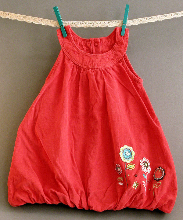 Niedliches rotes Kleid von George (62/68)